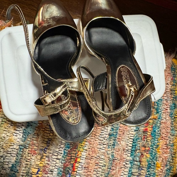 Express Gold Platform Heels - Picture 3 of 7